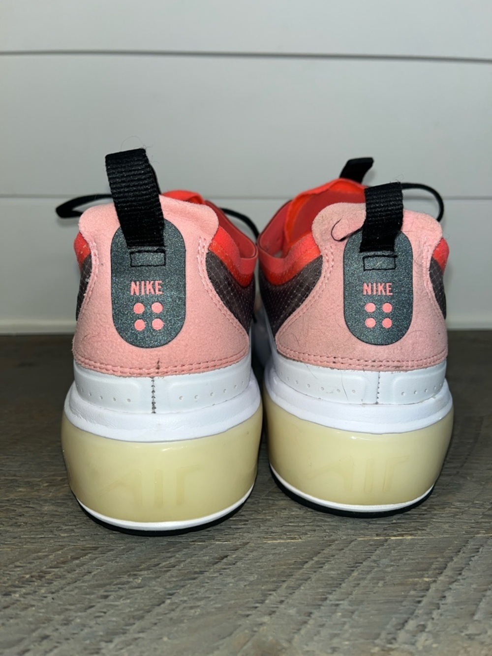 Nike Women's Air Max Dia SE Flash Crimson Sneakers 12 or mens 10.5 - Picture 4 of 9